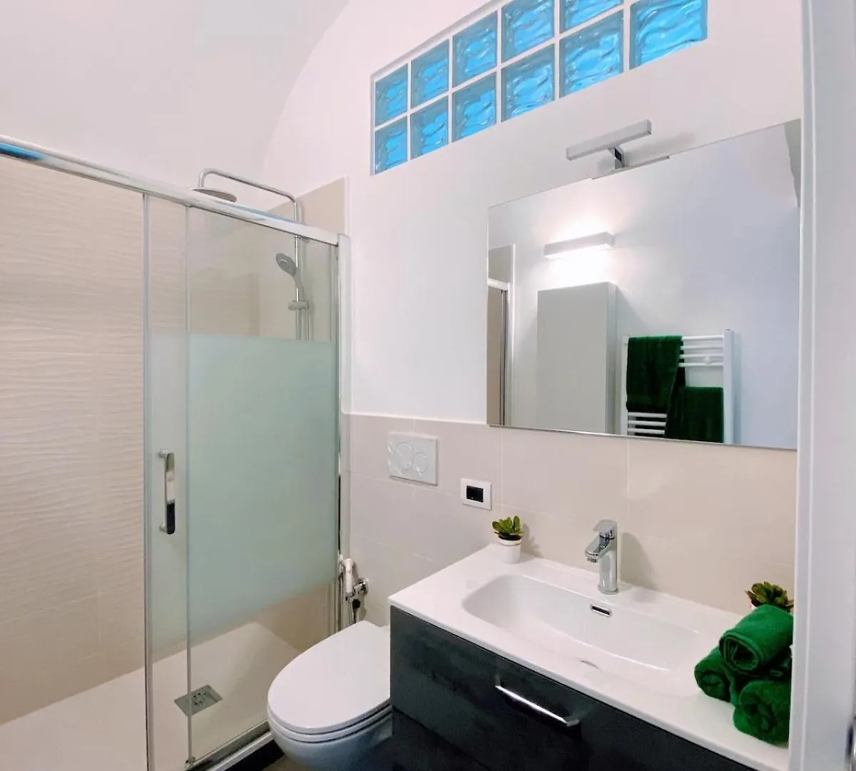 Happiness Green - Double Room Rom 0*,  Italien